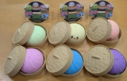 DUMPLING SQUISHY MYSTÈRE PHOSPHORESCENT (BOÎTE SURPRISE) 10 CM (4